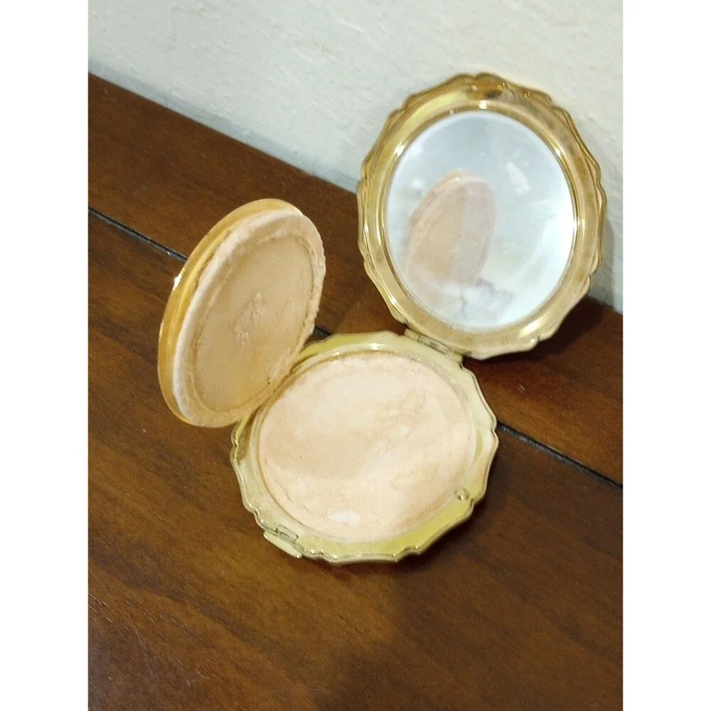 Stratton England Sweet Pea White Floral Powder Compact - Vintage!